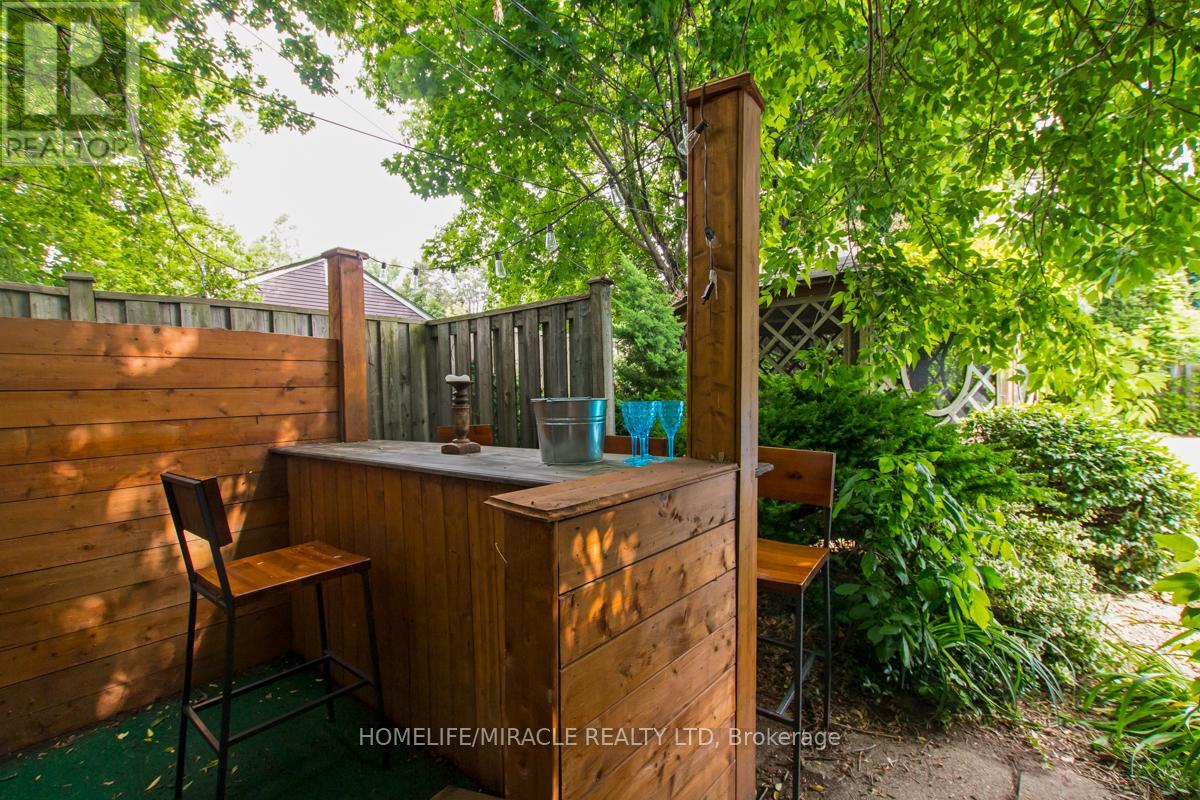 2463 Applewood Drive, Oakville, Ontario  L6L 1V7 - Photo 40 - W12952864