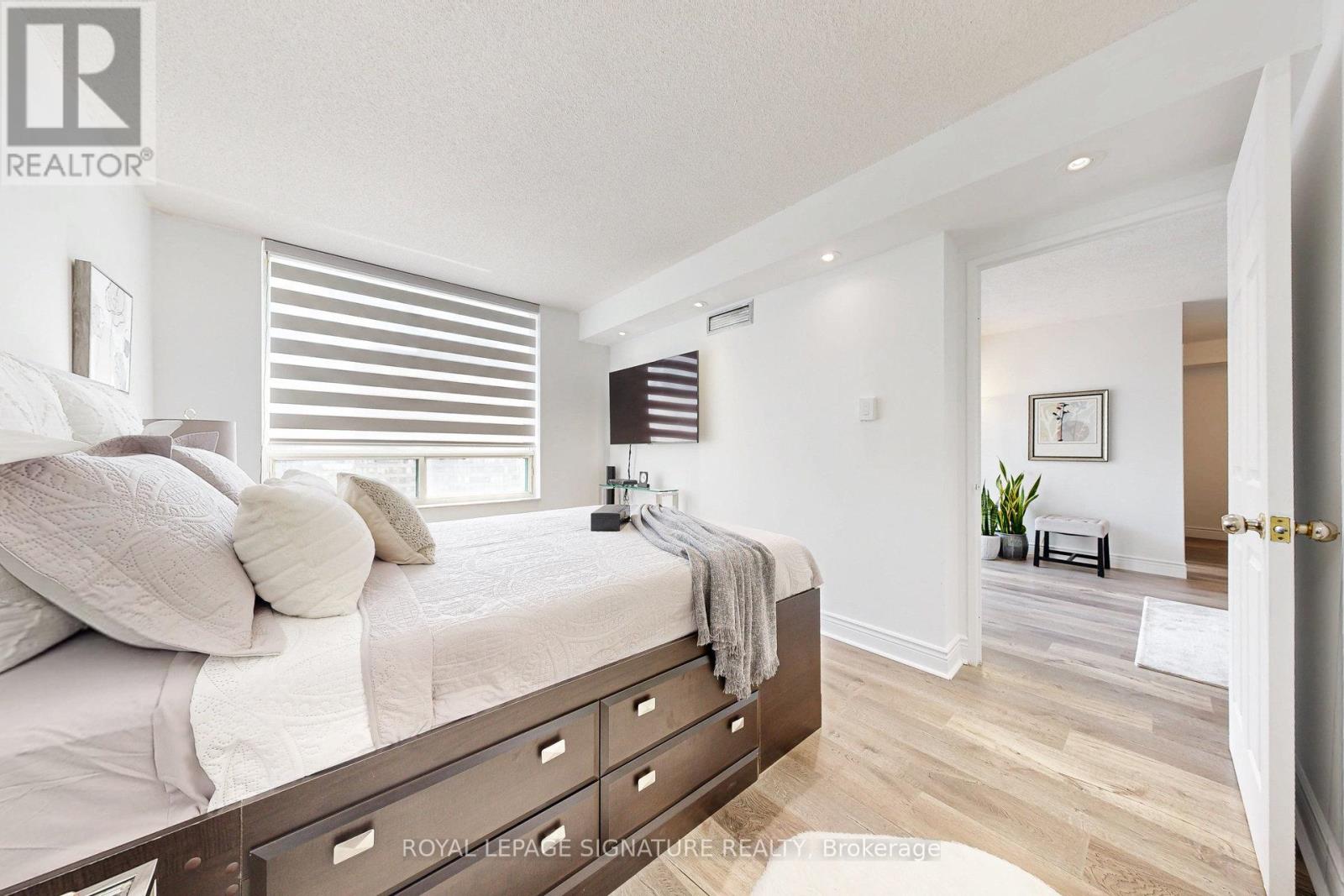 1501 - 265 Enfield Place, Mississauga, Ontario  L5B 3Y7 - Photo 13 - W12952918