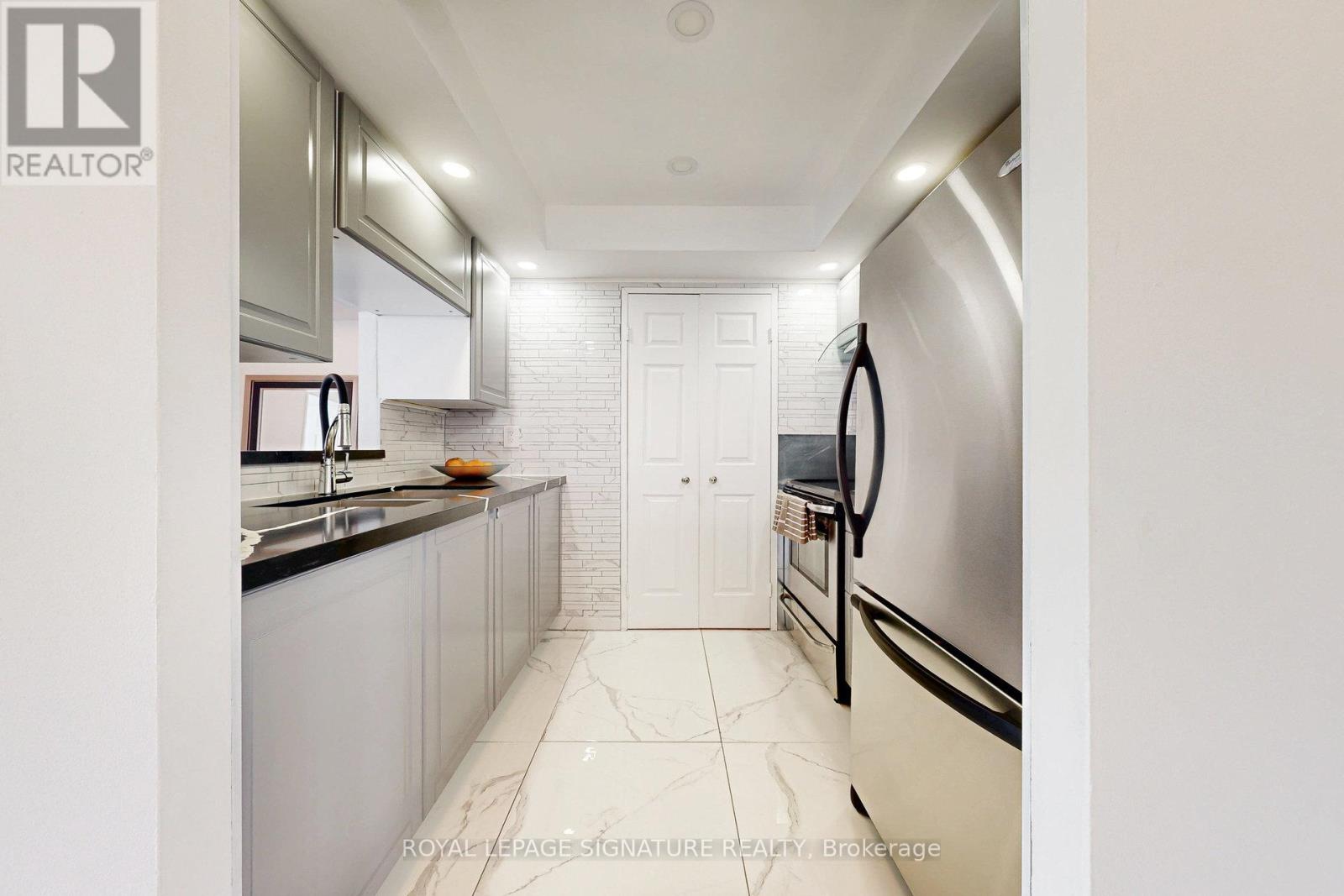 1501 - 265 Enfield Place, Mississauga, Ontario  L5B 3Y7 - Photo 4 - W12952918