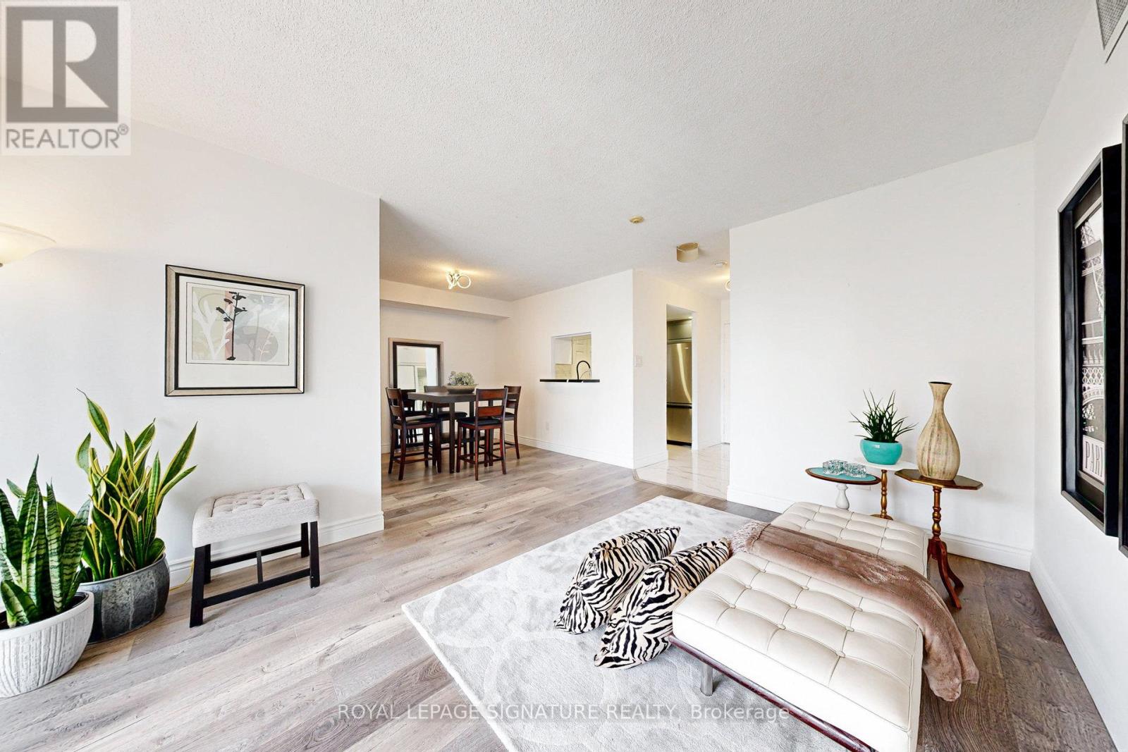 1501 - 265 Enfield Place, Mississauga, Ontario  L5B 3Y7 - Photo 6 - W12952918