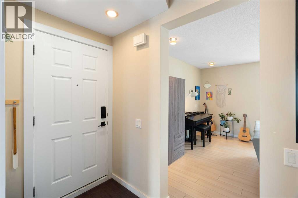 11035 Oakfield Drive SW, Calgary, Alberta  T2W 3H3 - Photo 4 - A2296863