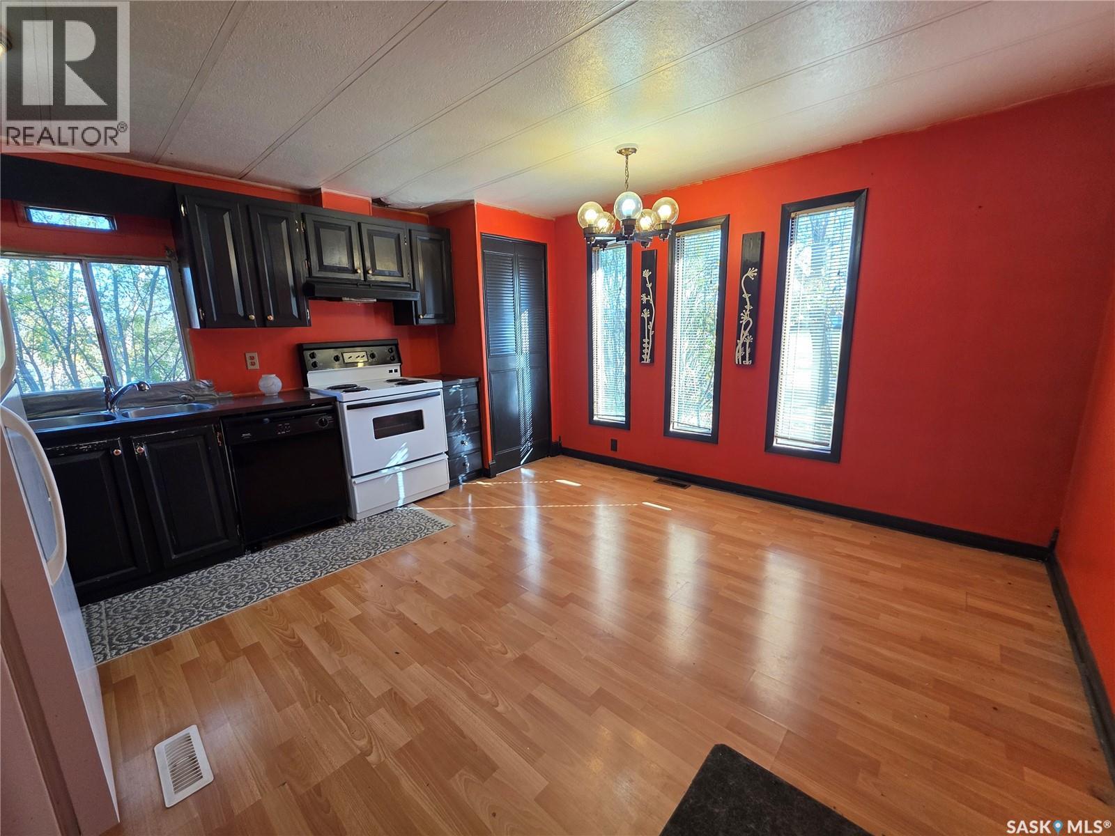 316 Klassen Street, Herbert, Saskatchewan  S0H 2A0 - Photo 2 - SK031971