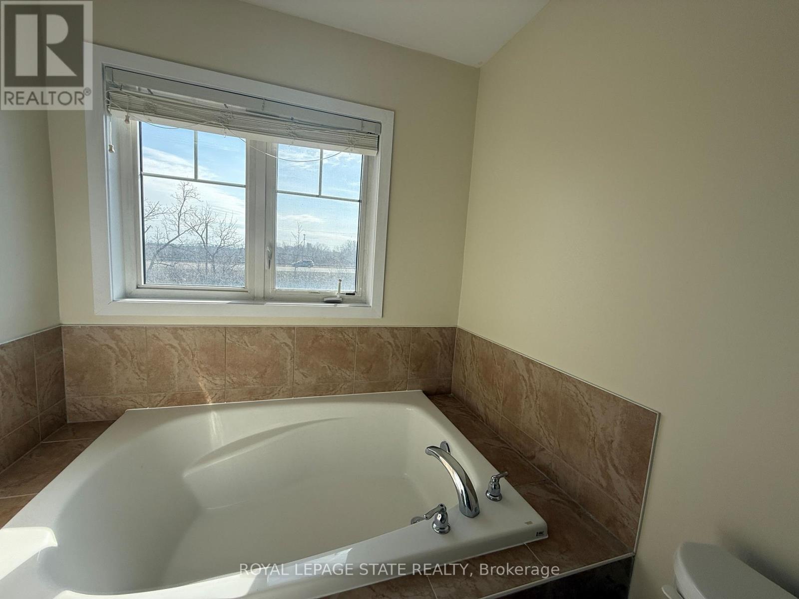 148 Crafter Crescent, Hamilton, Ontario  L8J 0H8 - Photo 10 - X12952812