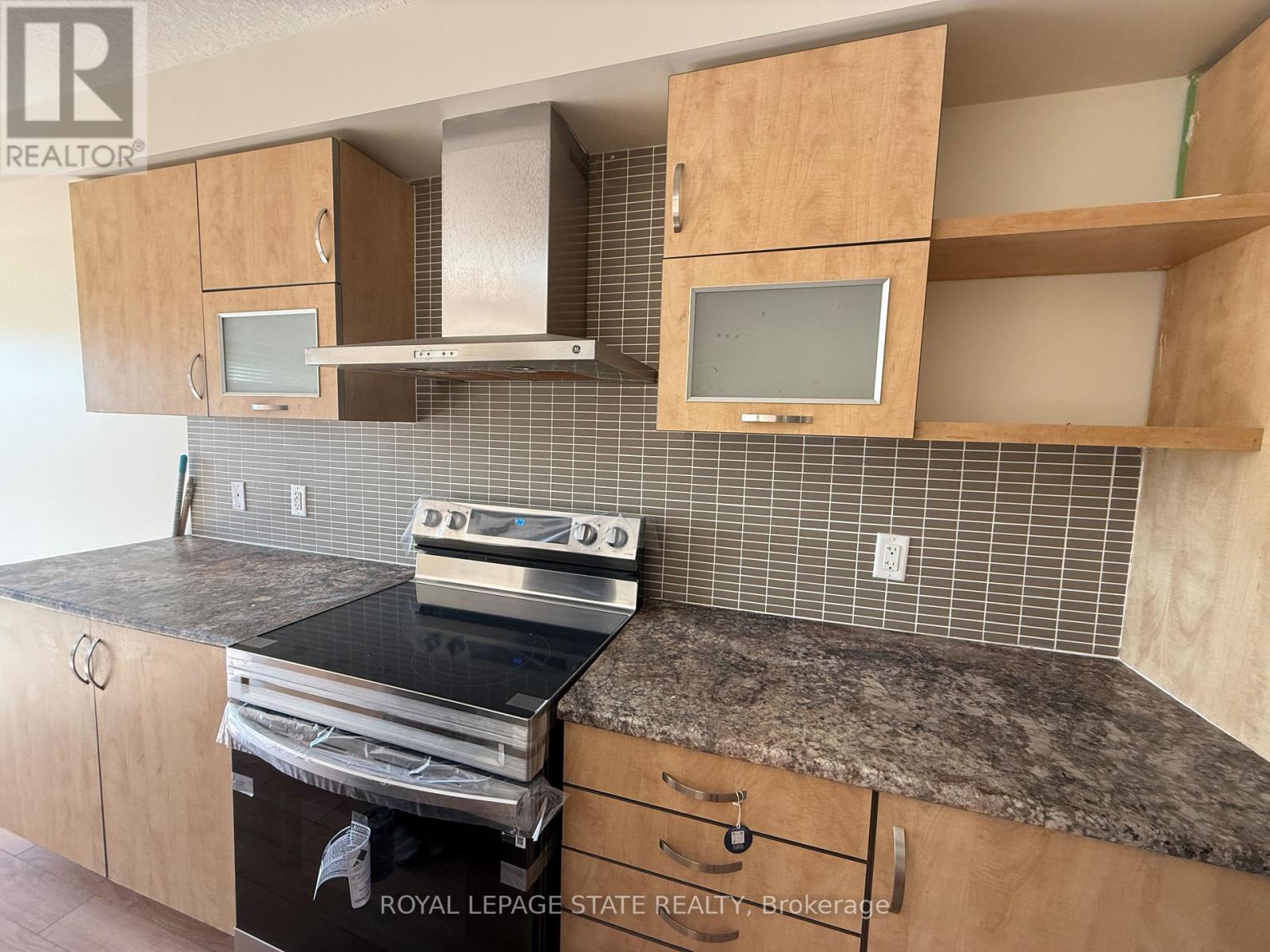 148 Crafter Crescent, Hamilton, Ontario  L8J 0H8 - Photo 4 - X12952812