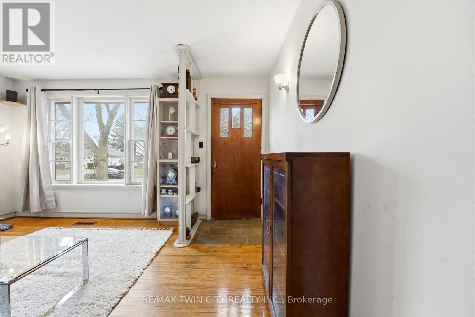 82 Glenview Avenue, Cambridge, Ontario  N1R 2W2 - Photo 4 - X12952836