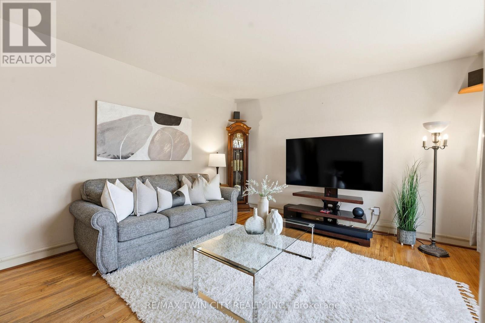 82 Glenview Avenue, Cambridge, Ontario  N1R 2W2 - Photo 6 - X12952836