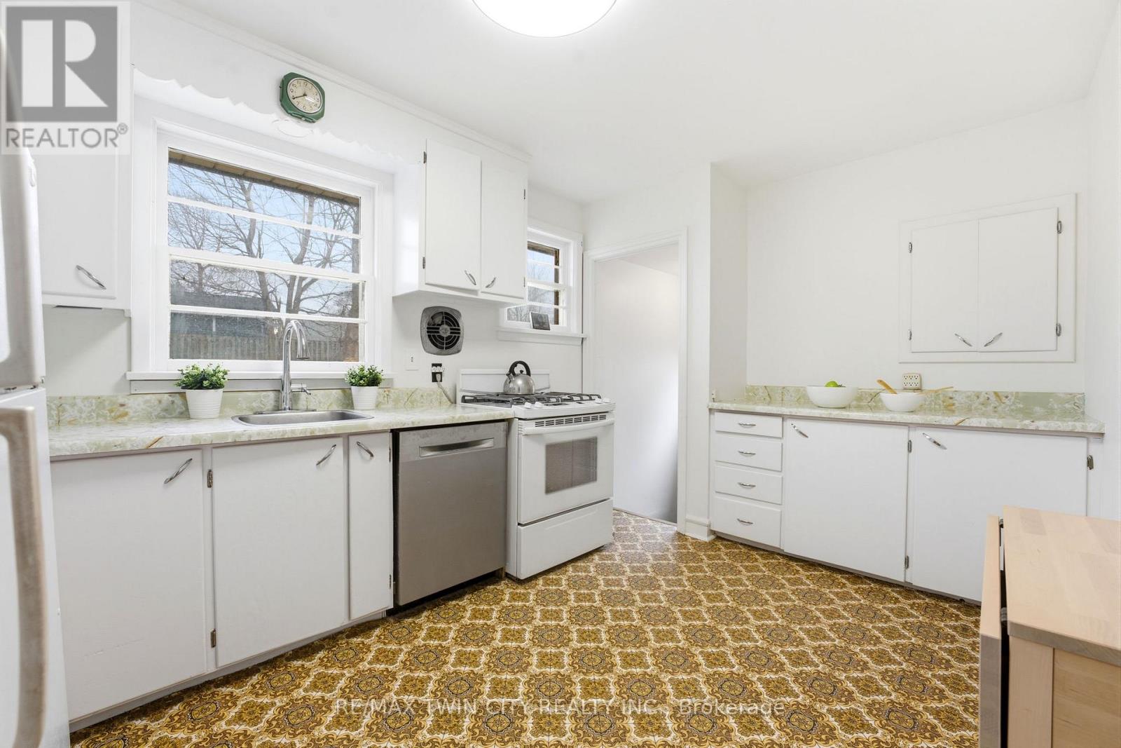 82 Glenview Avenue, Cambridge, Ontario  N1R 2W2 - Photo 8 - X12952836