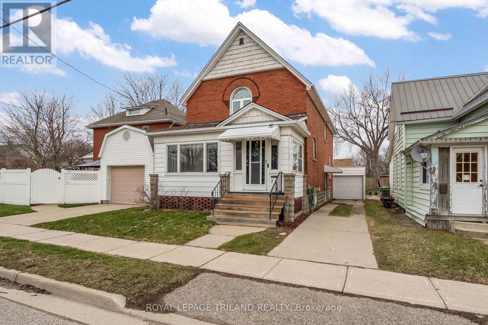 75 Chester Street, St. Thomas, Ontario  N5R 1V7 - Photo 2 - X12953070