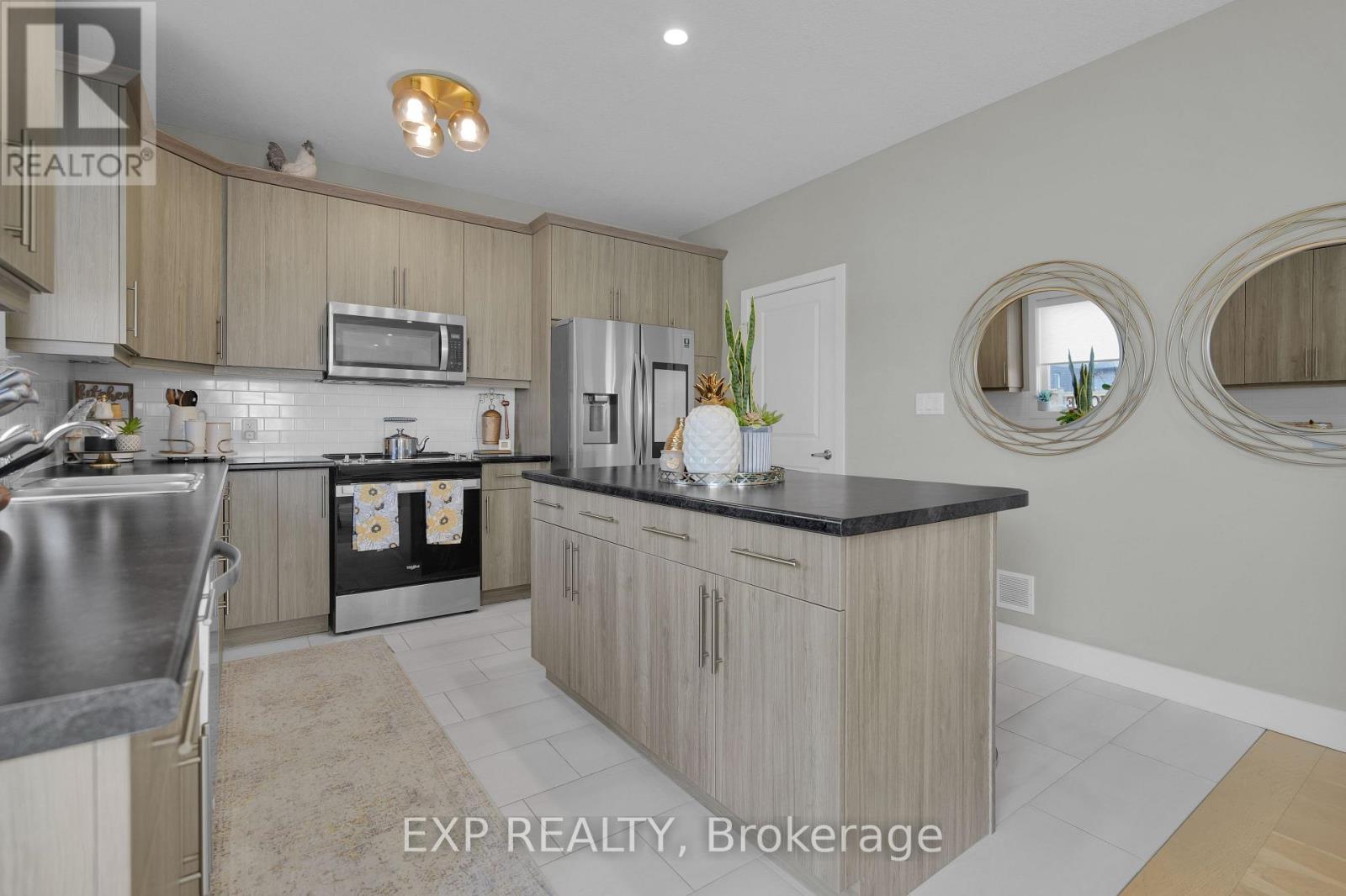 349 Edgevalley Road, London East, Ontario  N5V 0C3 - Photo 15 - X12953074