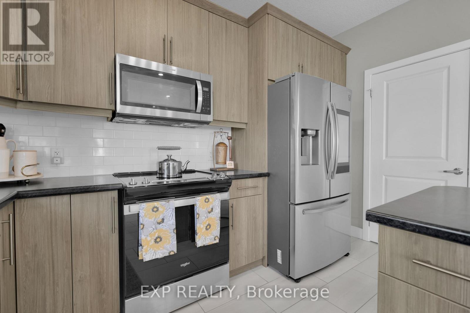 349 Edgevalley Road, London East, Ontario  N5V 0C3 - Photo 16 - X12953074