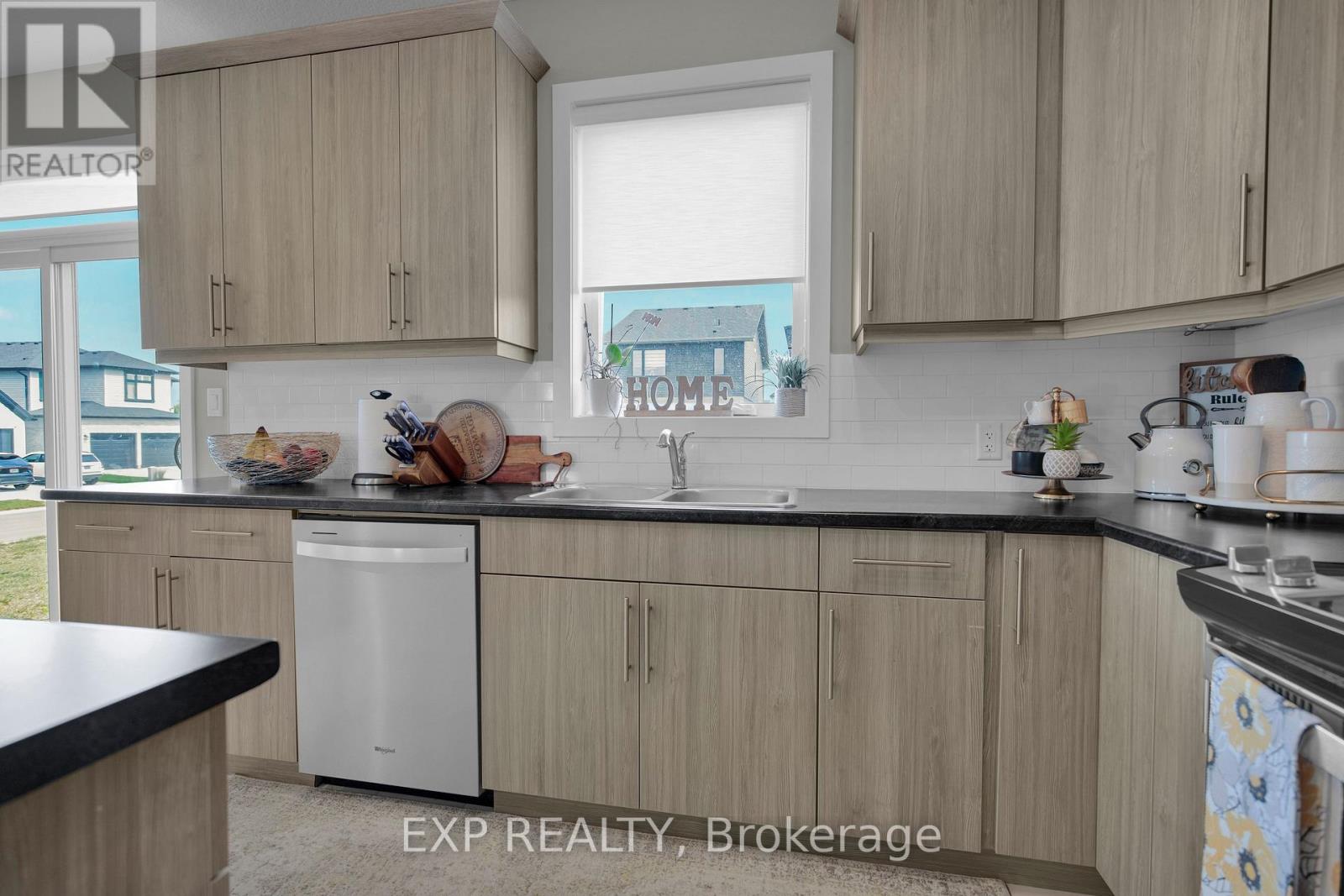 349 Edgevalley Road, London East, Ontario  N5V 0C3 - Photo 17 - X12953074