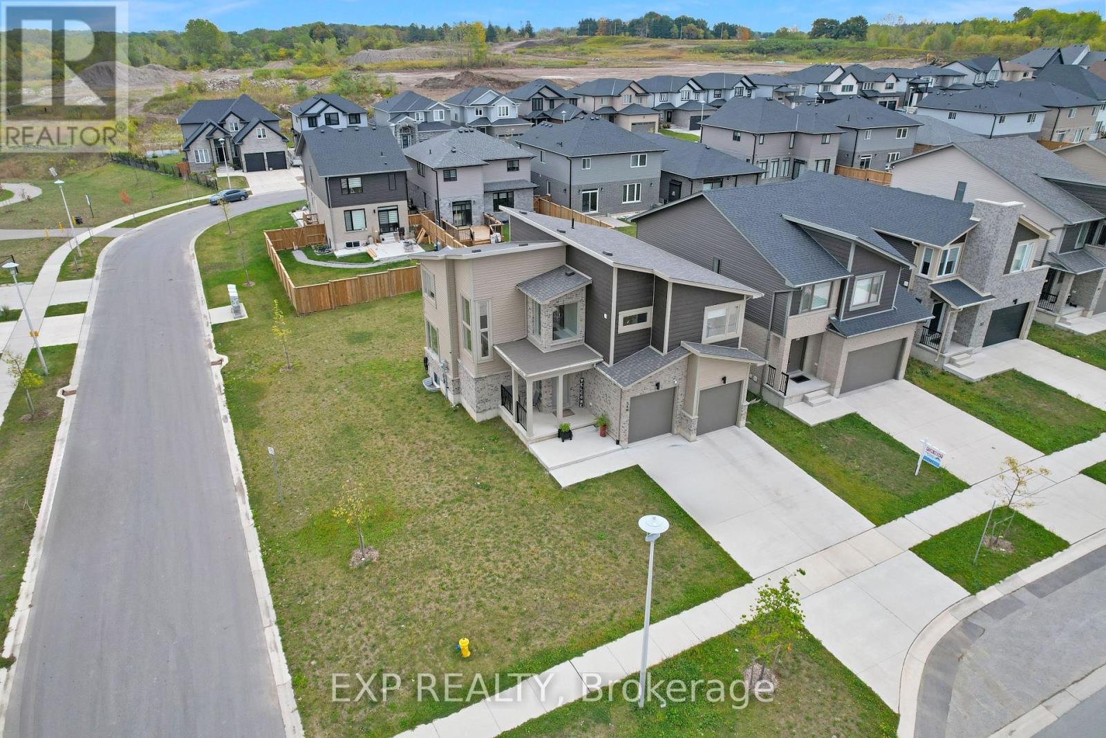 349 Edgevalley Road, London East, Ontario  N5V 0C3 - Photo 37 - X12953074