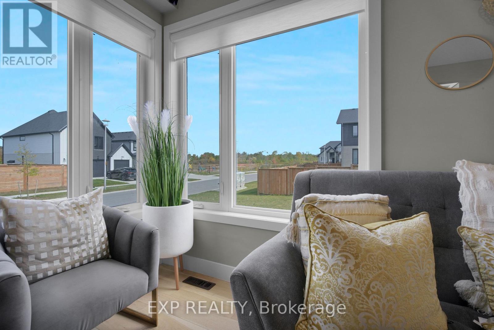 349 Edgevalley Road, London East, Ontario  N5V 0C3 - Photo 9 - X12953074