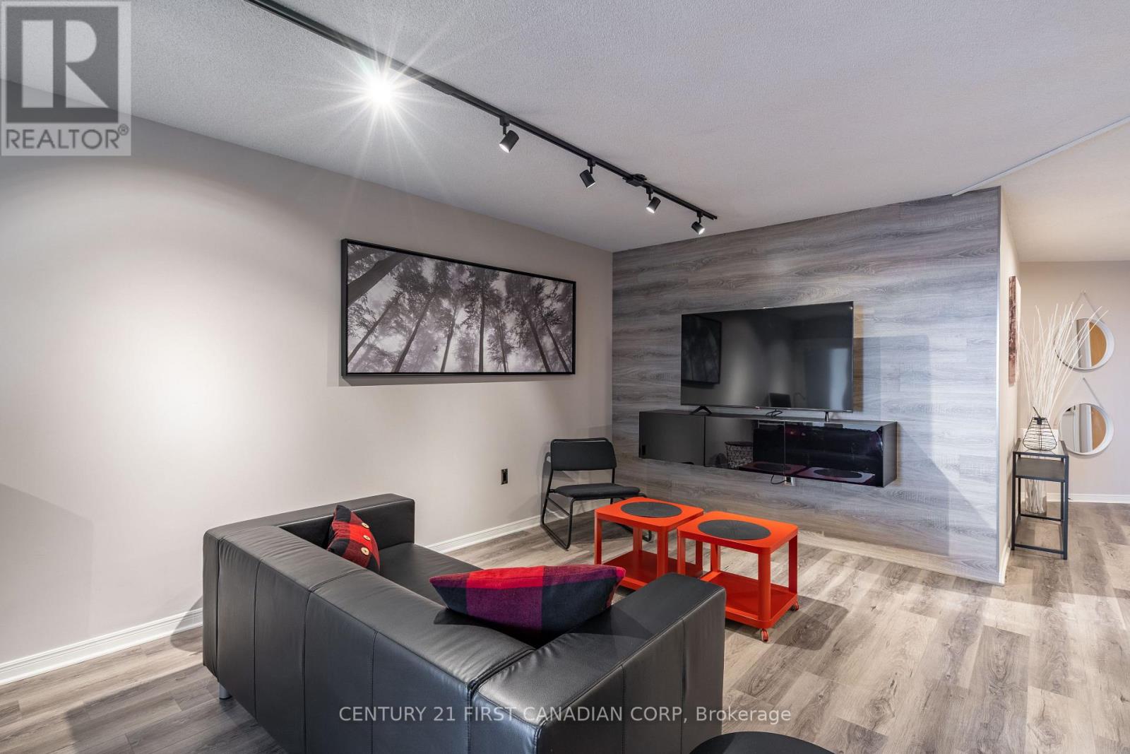 1604 - 695 Richmond Street, London East, Ontario  N6A 5M8 - Photo 4 - X12953130