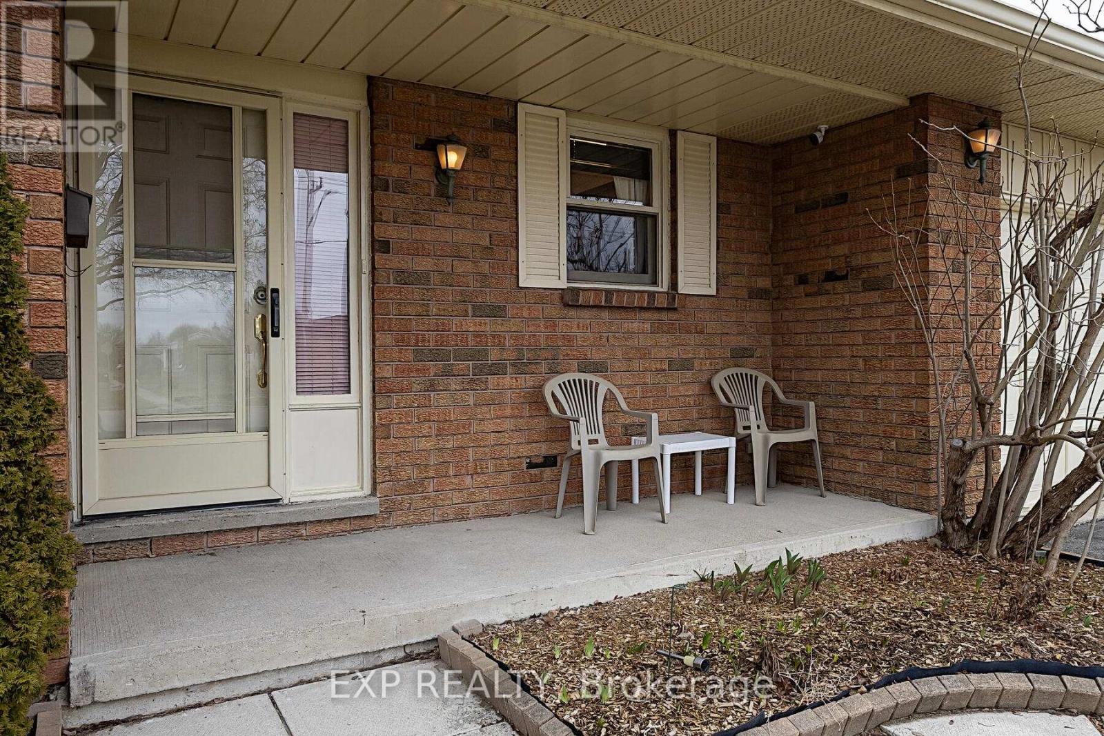 494 Lansdowne Avenue, Woodstock, Ontario  N4T 1J6 - Photo 2 - X12953144