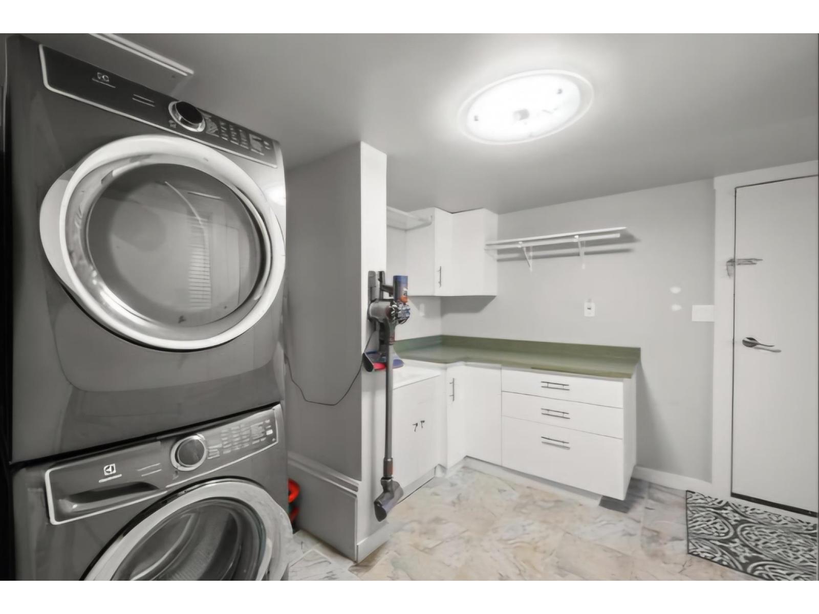 8055 Caribou Street, Mission, British Columbia  V2V 5R1 - Photo 10 - R3105217