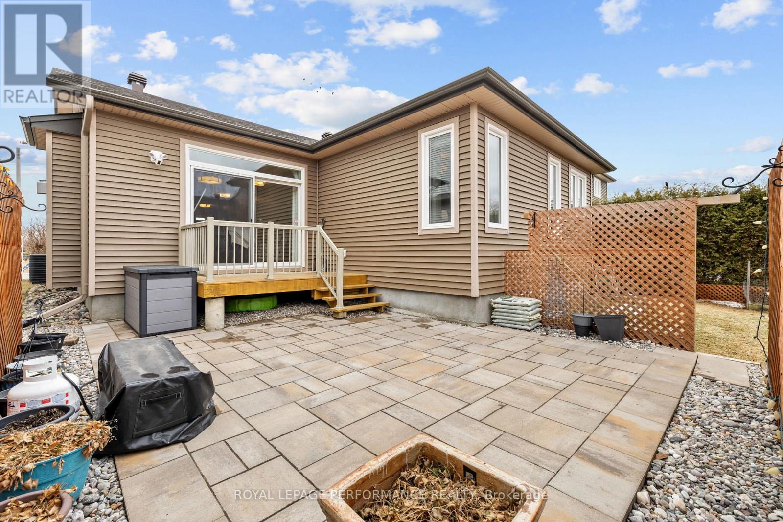 15 York Crossing Crossing, Russell, Ontario  K4R 0C4 - Photo 31 - X12953102