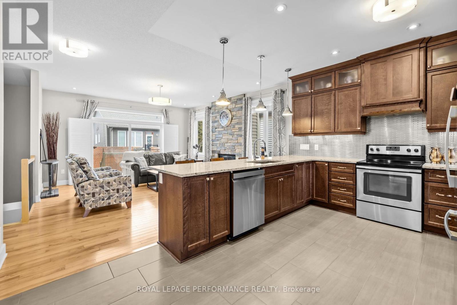 15 York Crossing Crossing, Russell, Ontario  K4R 0C4 - Photo 8 - X12953102