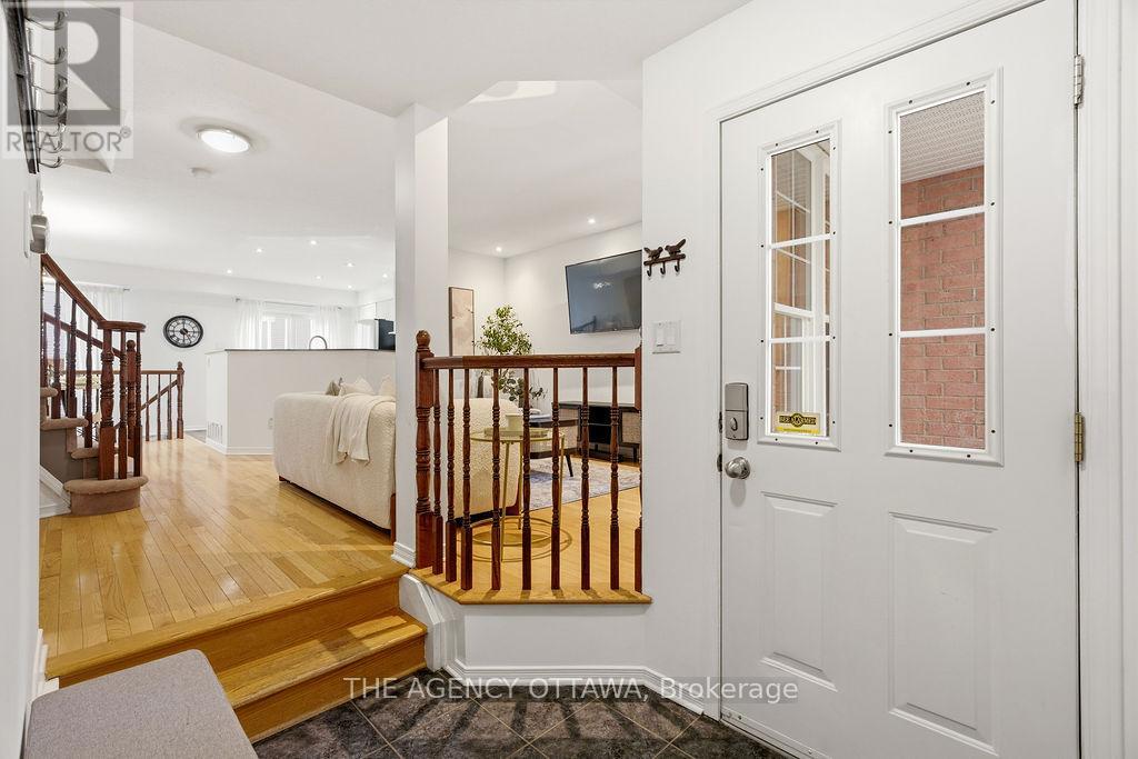 555 Aberfoyle Circle, Ottawa, Ontario  K2K 3R4 - Photo 2 - X12953264