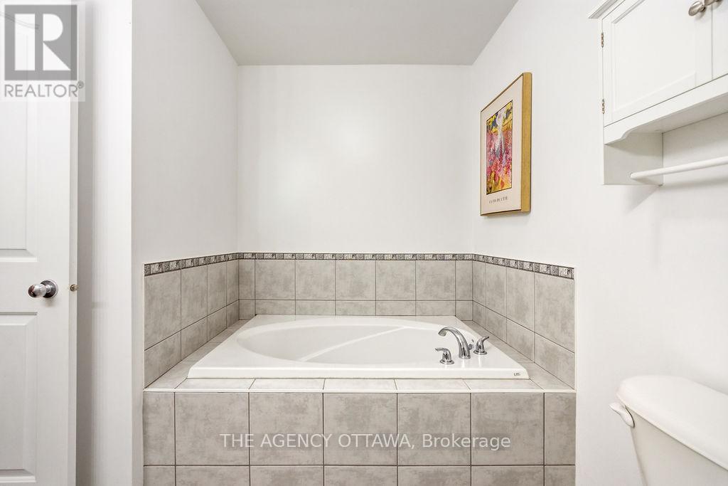555 Aberfoyle Circle, Ottawa, Ontario  K2K 3R4 - Photo 25 - X12953264