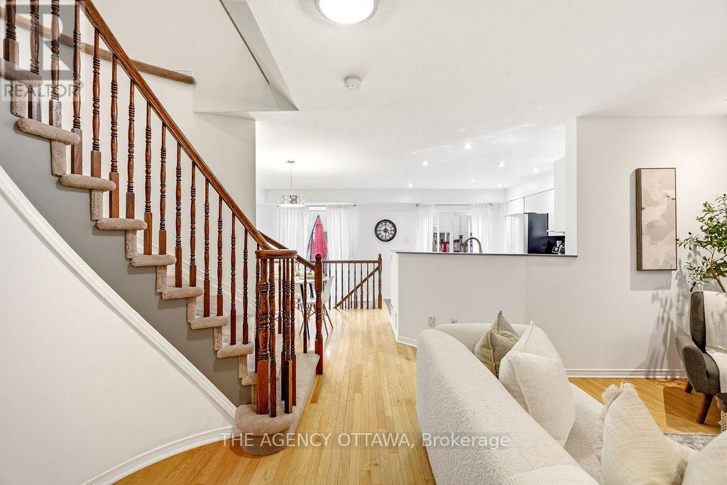 555 Aberfoyle Circle, Ottawa, Ontario  K2K 3R4 - Photo 3 - X12953264
