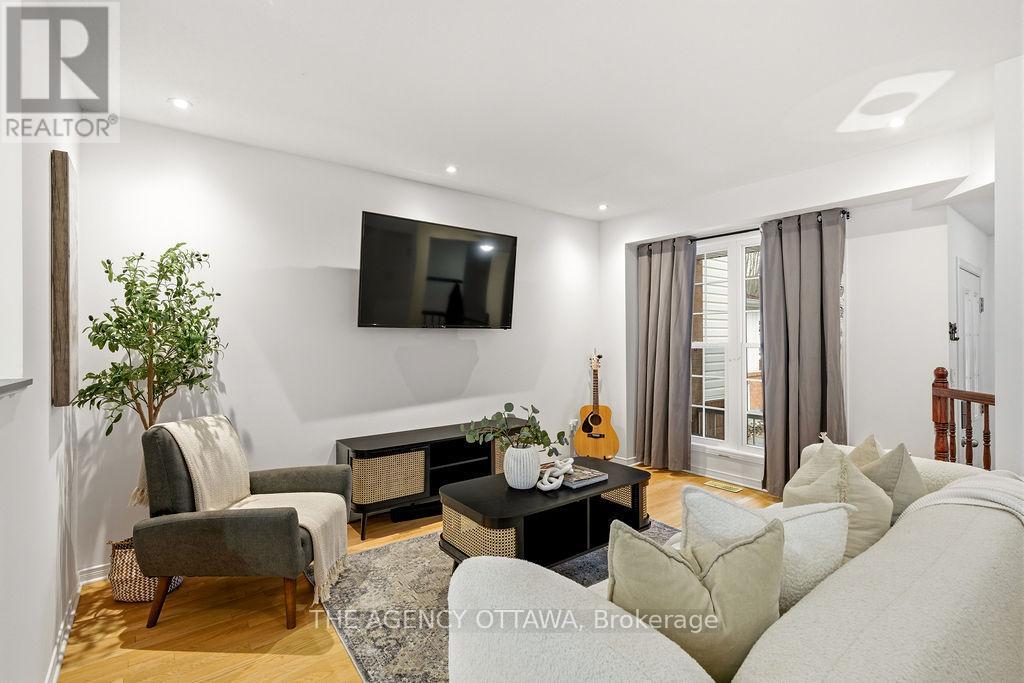 555 Aberfoyle Circle, Ottawa, Ontario  K2K 3R4 - Photo 5 - X12953264