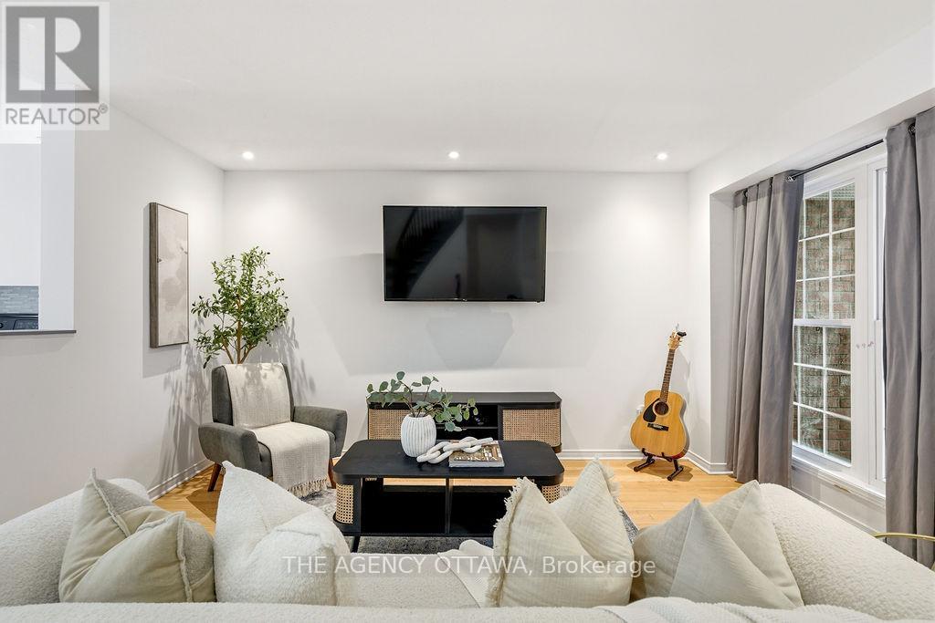 555 Aberfoyle Circle, Ottawa, Ontario  K2K 3R4 - Photo 6 - X12953264