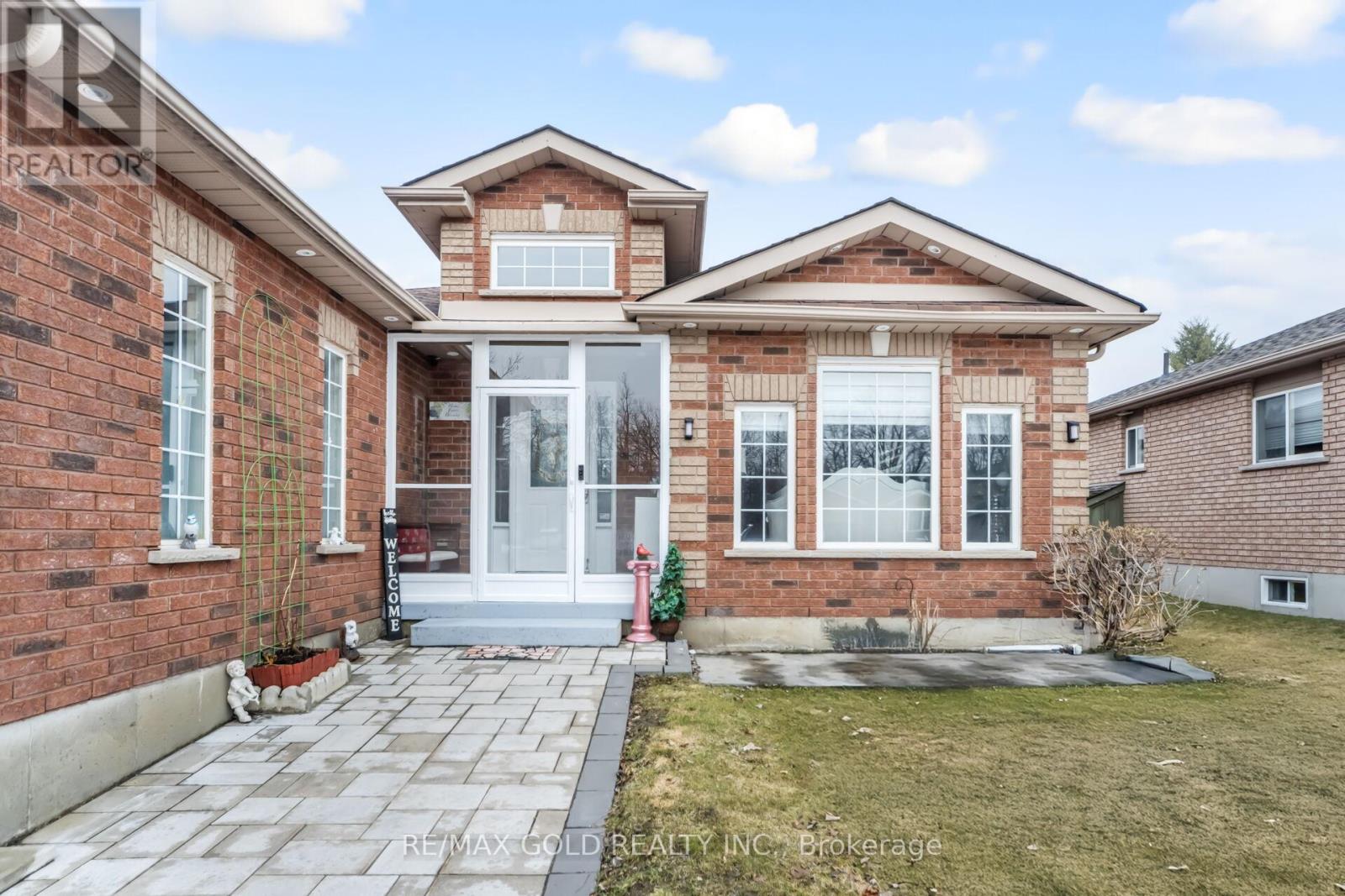 68 Benson Drive, Barrie, Ontario  L4N 7Y2 - Photo 4 - S12949596