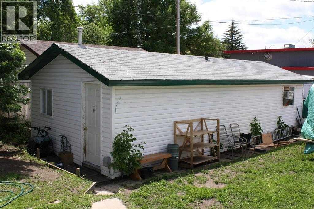 427 2 Street W, Brooks, Alberta  T1R 0E8 - Photo 2 - A2296358