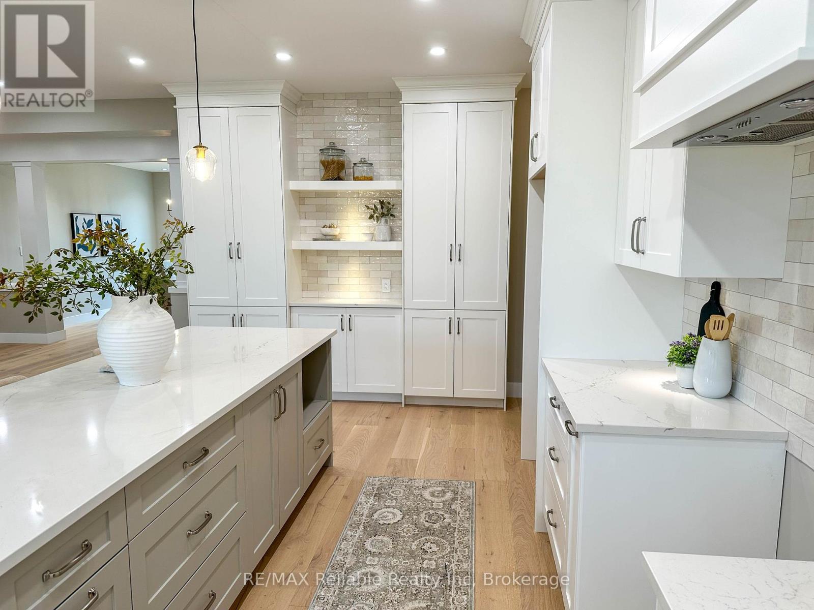 8 Thimbleweed Drive, Bluewater, Ontario  N0M 1G0 - Photo 16 - X12953014