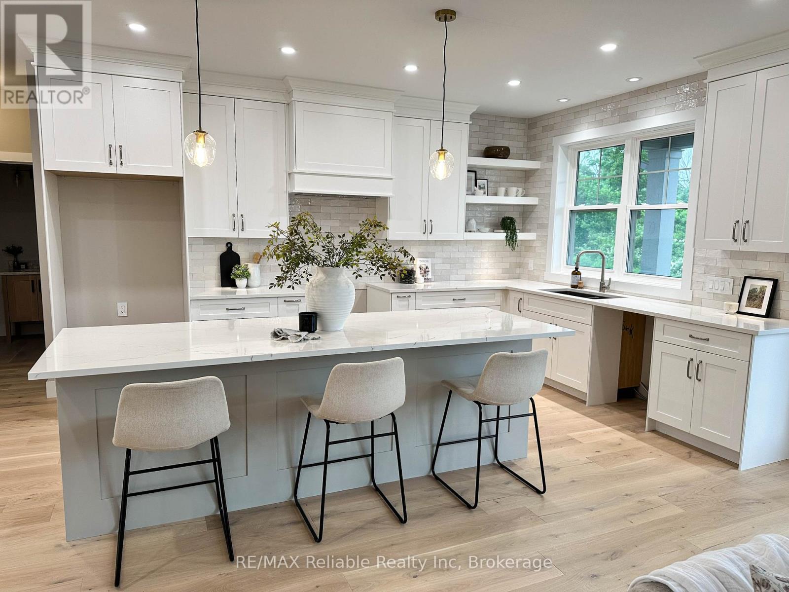 8 Thimbleweed Drive, Bluewater, Ontario  N0M 1G0 - Photo 17 - X12953014