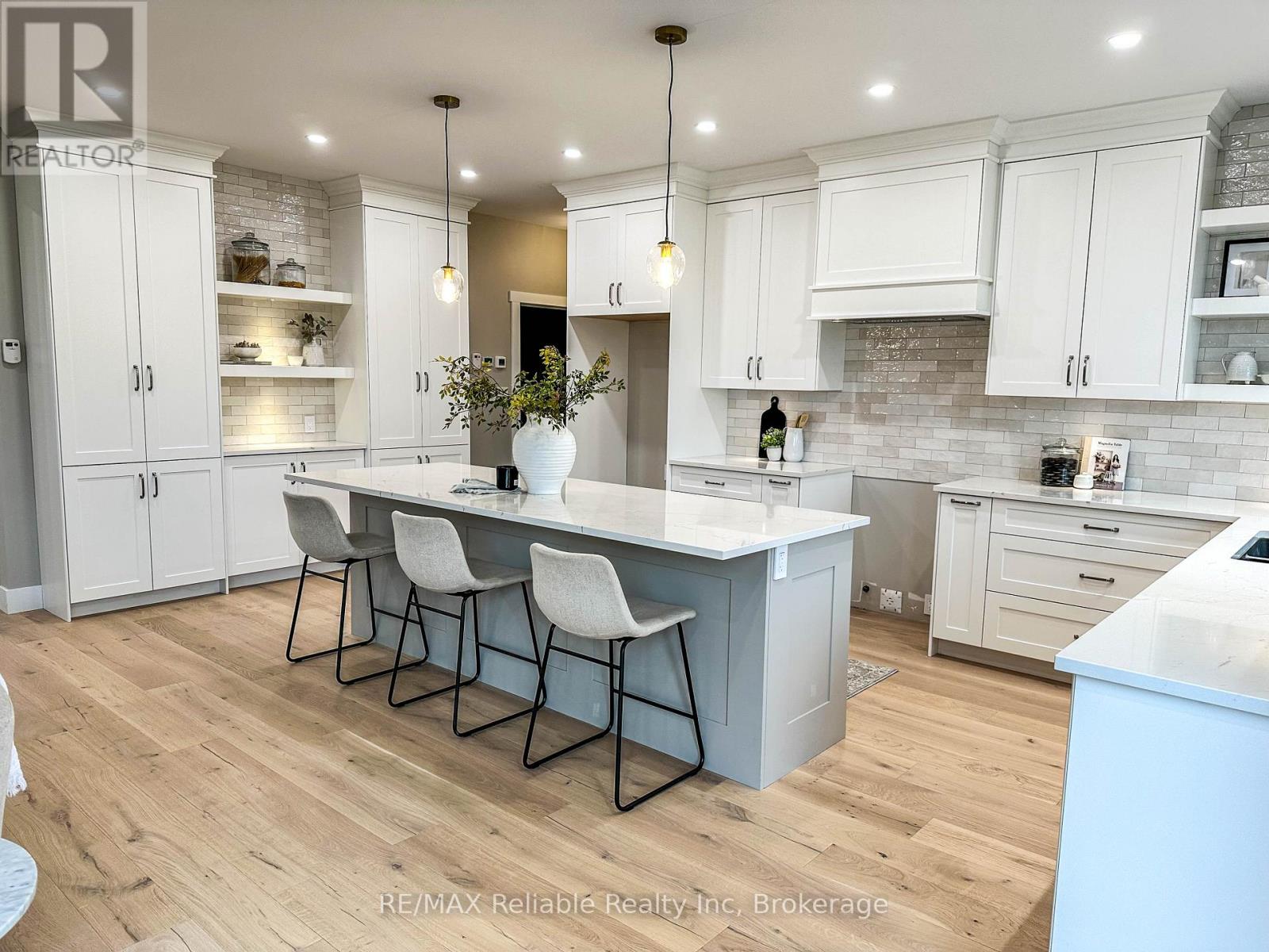 8 Thimbleweed Drive, Bluewater, Ontario  N0M 1G0 - Photo 23 - X12953014