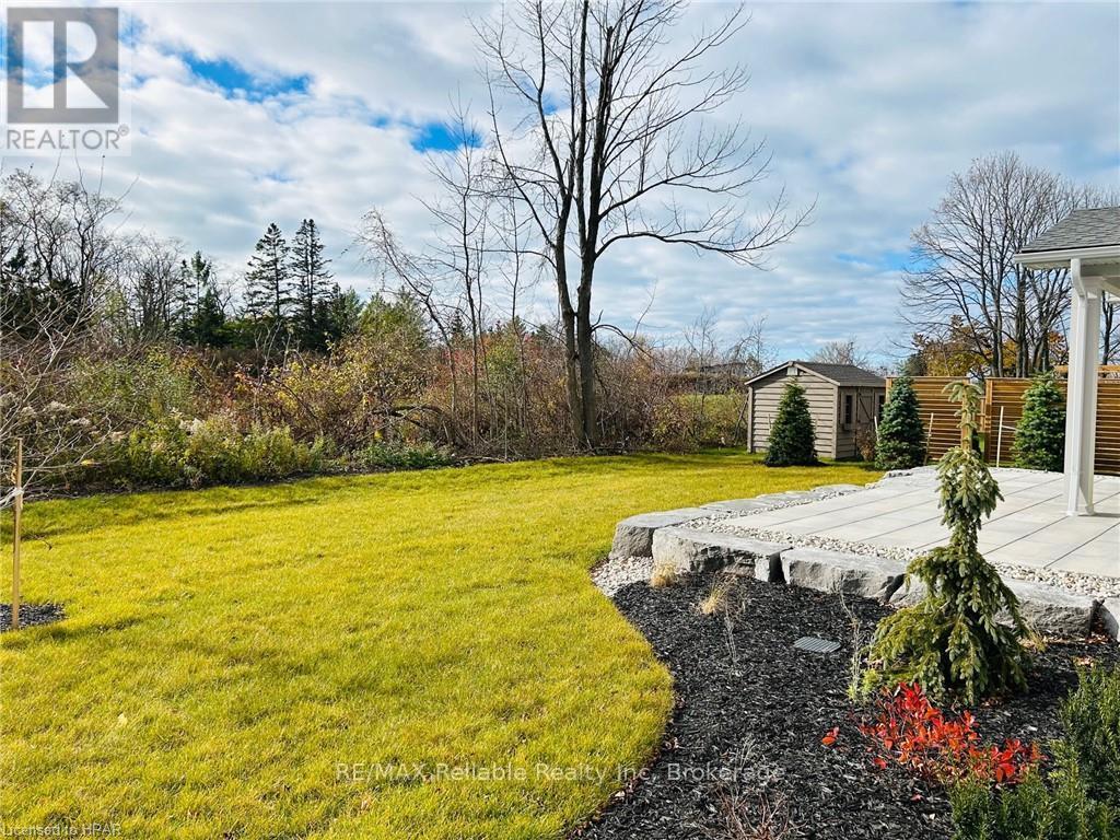 8 Thimbleweed Drive, Bluewater, Ontario  N0M 1G0 - Photo 7 - X12953014