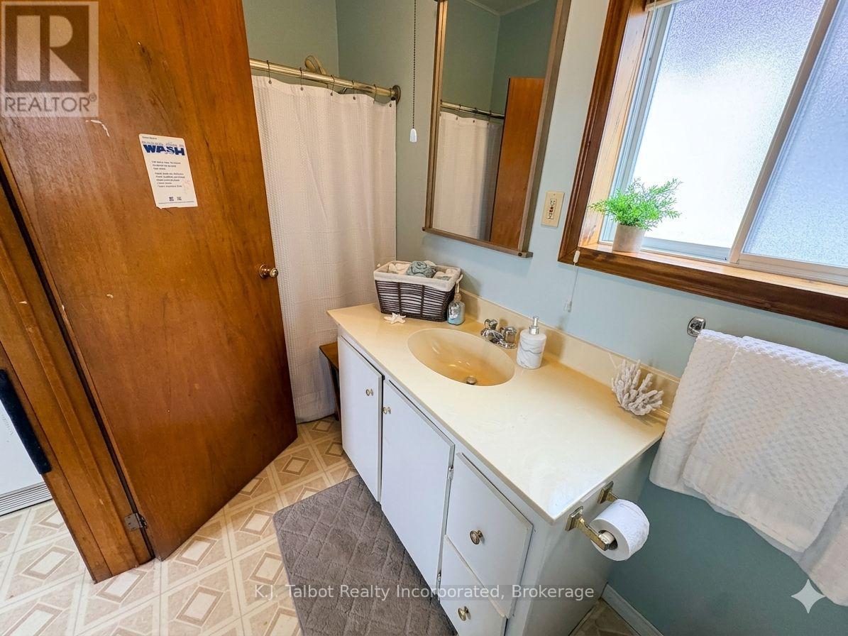 138 Britannia Road E, Goderich, Ontario  N7A 1H8 - Photo 11 - X12953092