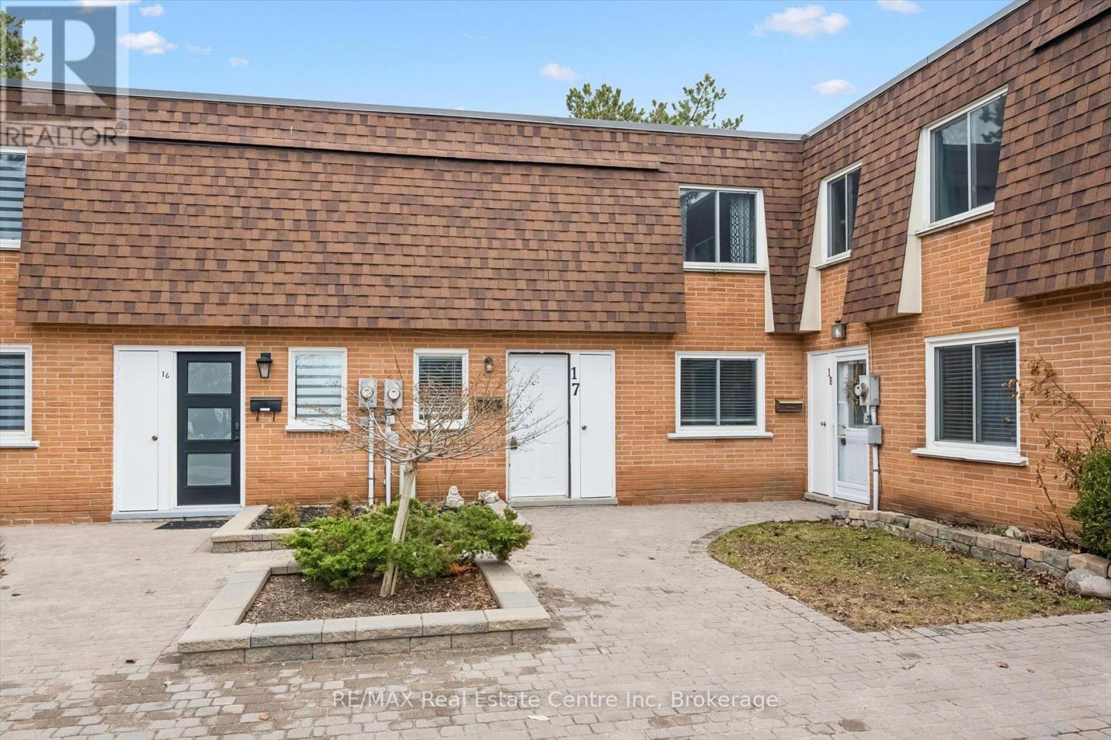 17 - 120 Country Club Drive, Guelph, Ontario  N1E 3K7 - Photo 2 - X12953248