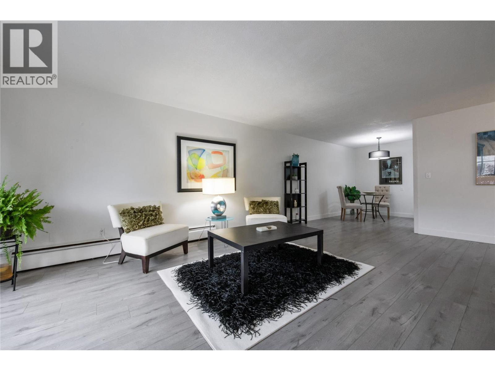 212 780 Premier Street, North Vancouver, British Columbia  V7J 2G8 - Photo 2 - R3106373