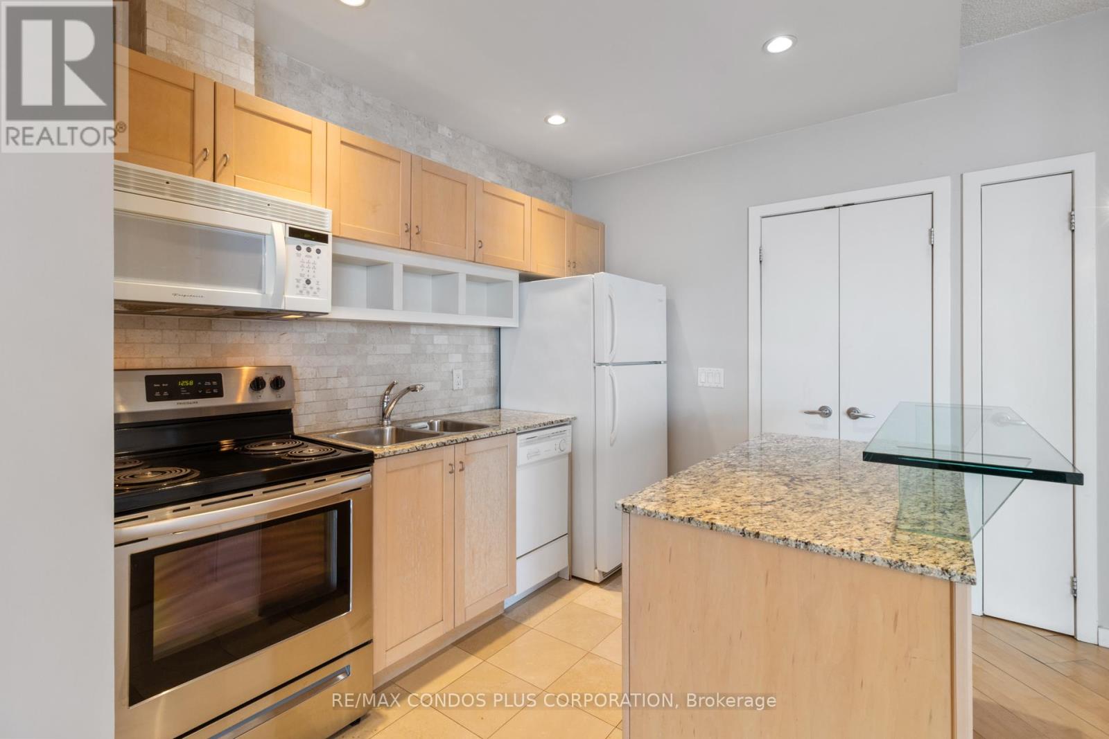 3009 - 8 York Street, Toronto, Ontario  M5J 2Y2 - Photo 12 - C12953062