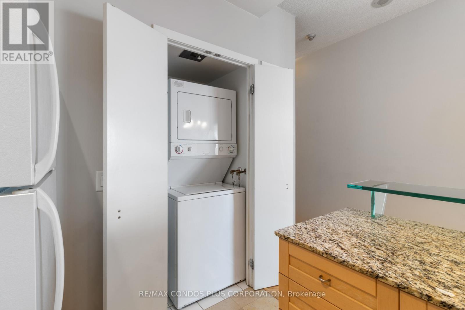 3009 - 8 York Street, Toronto, Ontario  M5J 2Y2 - Photo 14 - C12953062