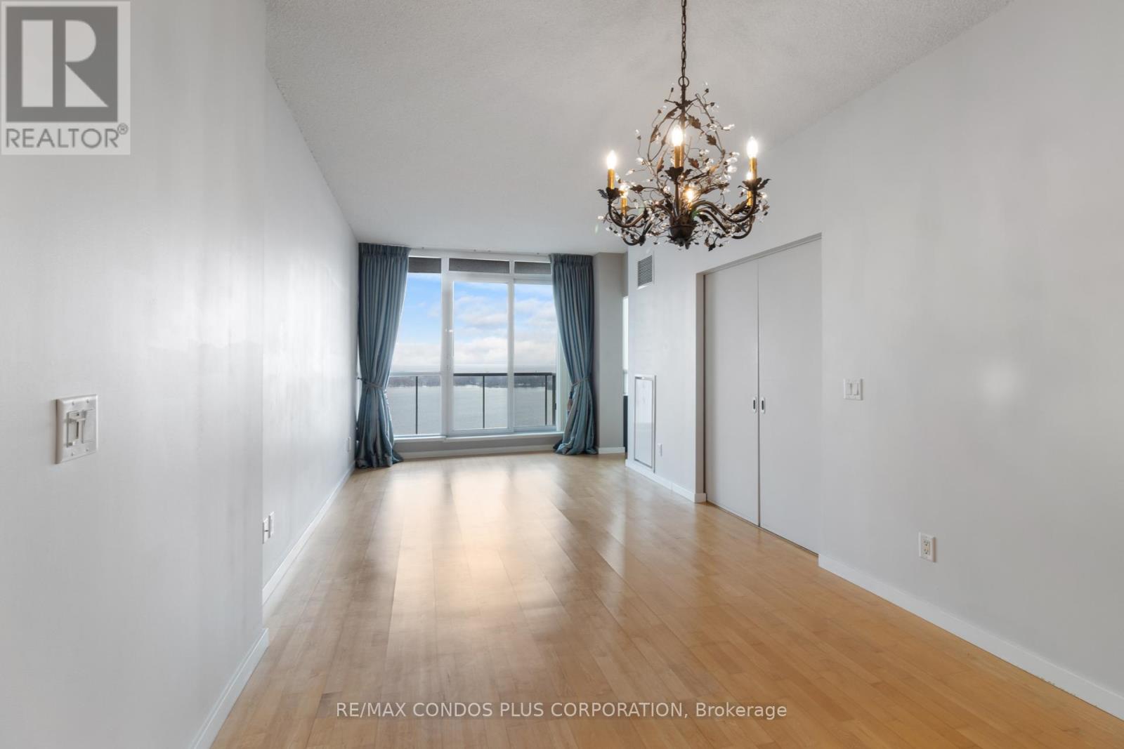 3009 - 8 York Street, Toronto, Ontario  M5J 2Y2 - Photo 4 - C12953062