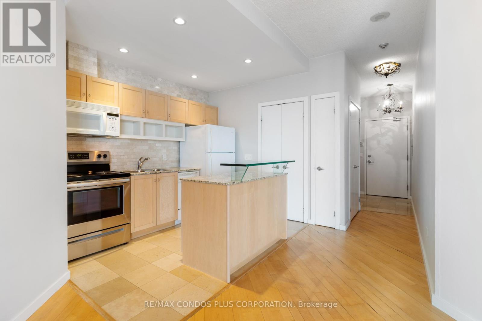 3009 - 8 York Street, Toronto, Ontario  M5J 2Y2 - Photo 9 - C12953062