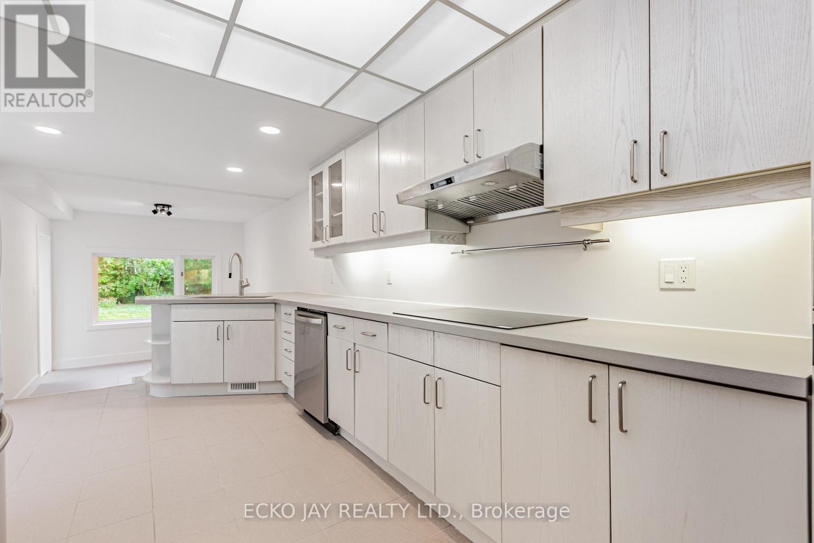 79 Larkfield Drive, Toronto, Ontario  M3B 2H5 - Photo 5 - C12953194