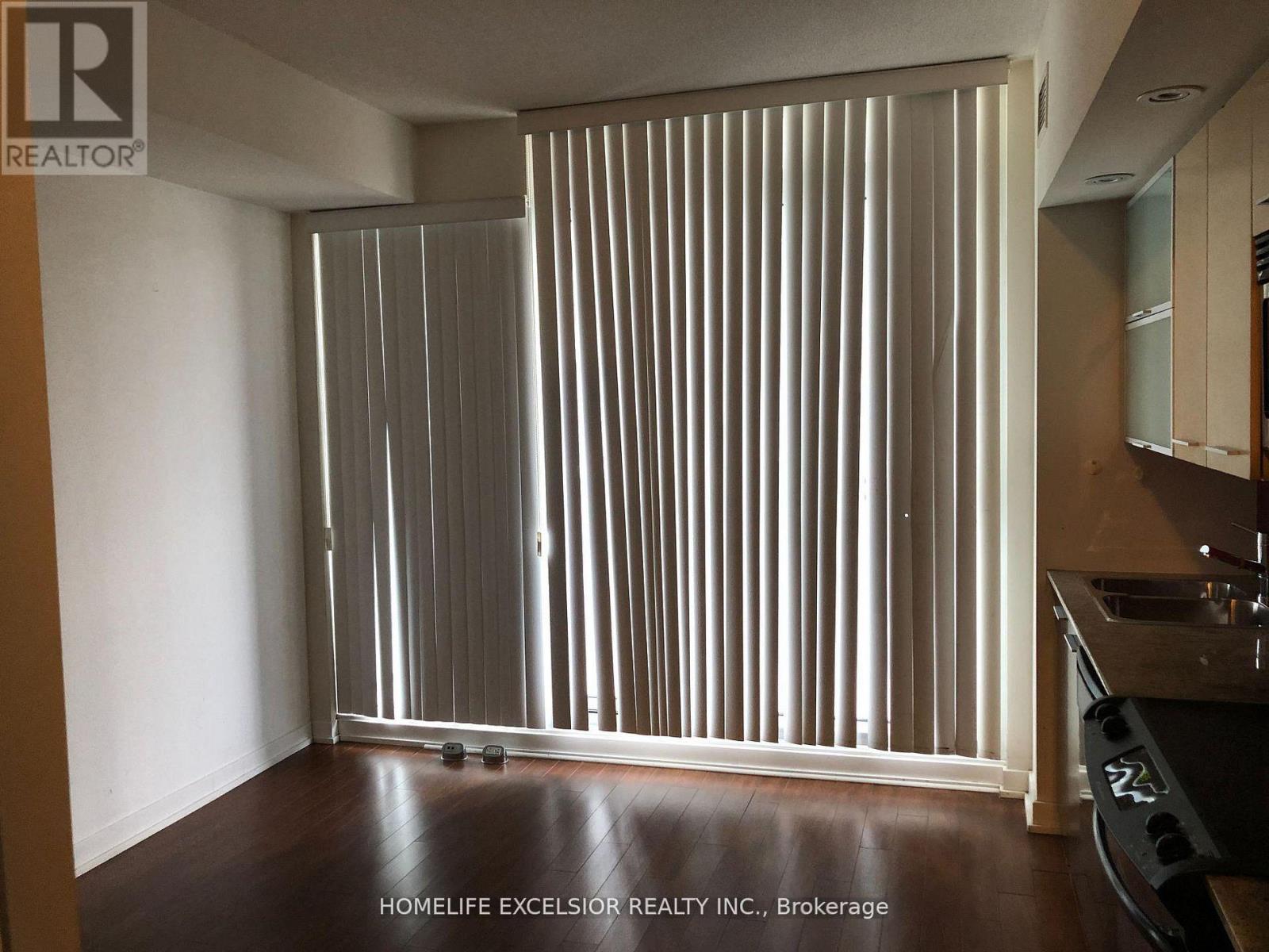 720 - 8 Telegram Mews, Toronto, Ontario M5V 3Z5 - Photo 13 - C12953224