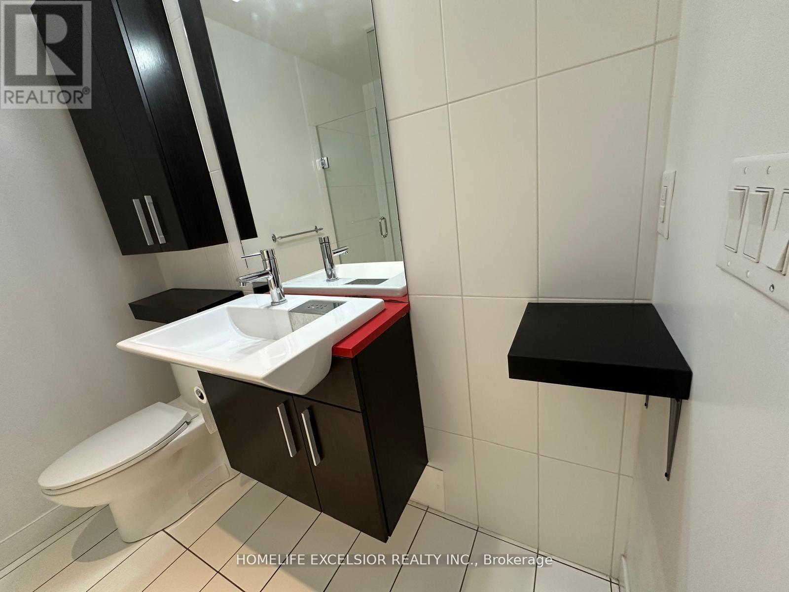 720 - 8 Telegram Mews, Toronto, Ontario M5V 3Z5 - Photo 17 - C12953224