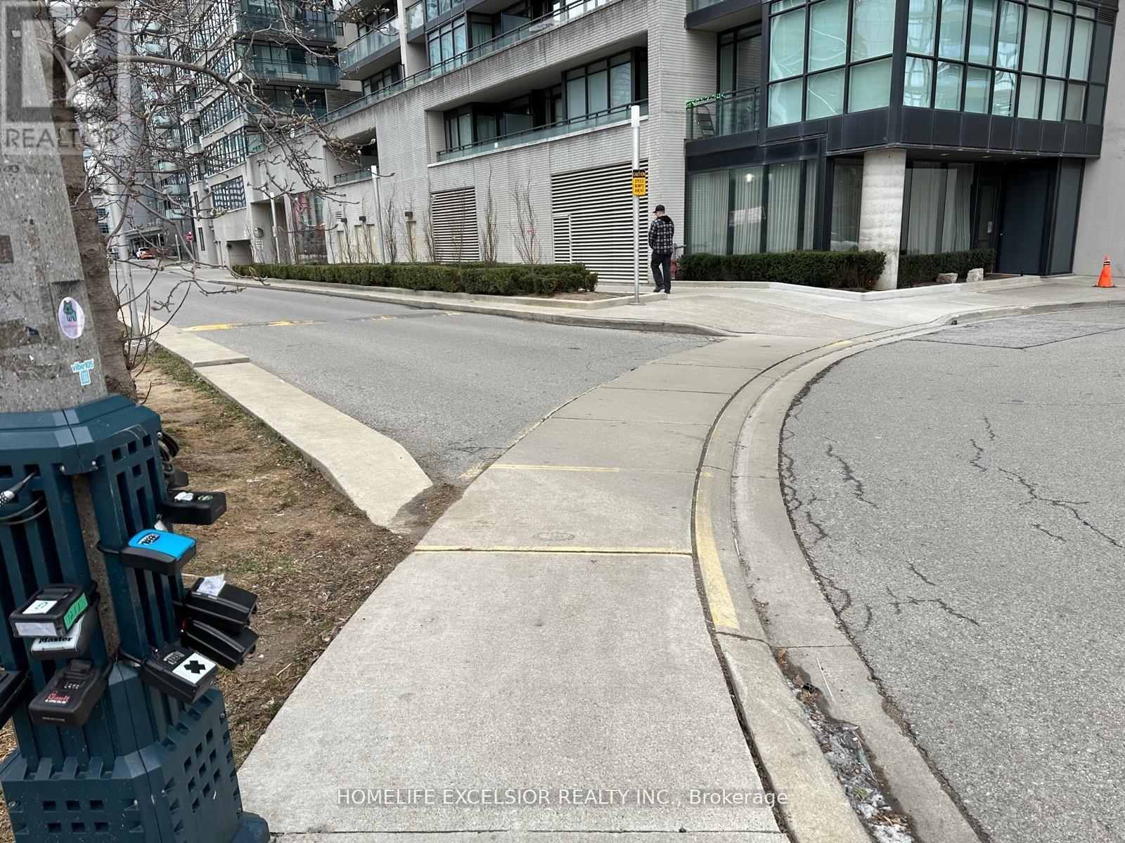 720 - 8 Telegram Mews, Toronto, Ontario M5V 3Z5 - Photo 25 - C12953224