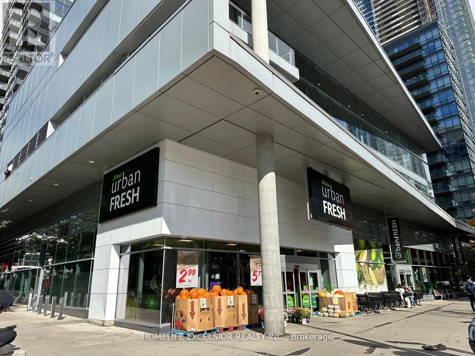 720 - 8 Telegram Mews, Toronto, Ontario M5V 3Z5 - Photo 3 - C12953224