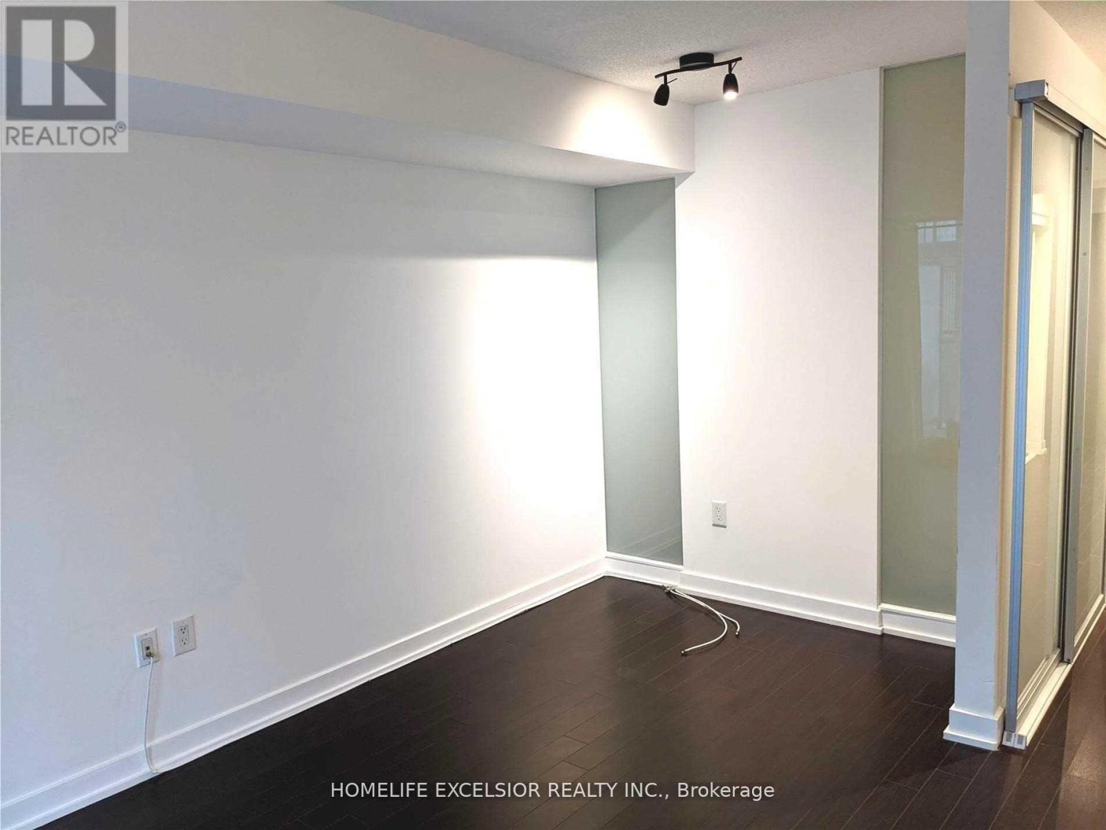 720 - 8 Telegram Mews, Toronto, Ontario M5V 3Z5 - Photo 6 - C12953224