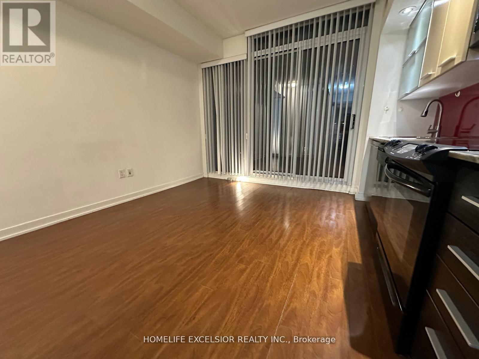 720 - 8 Telegram Mews, Toronto, Ontario M5V 3Z5 - Photo 9 - C12953224