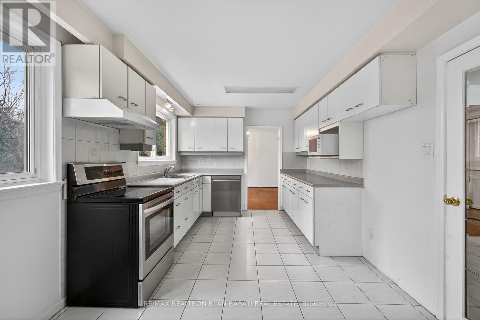 298 Newton Drive, Toronto, Ontario  M2M 2P8 - Photo 12 - C12953238