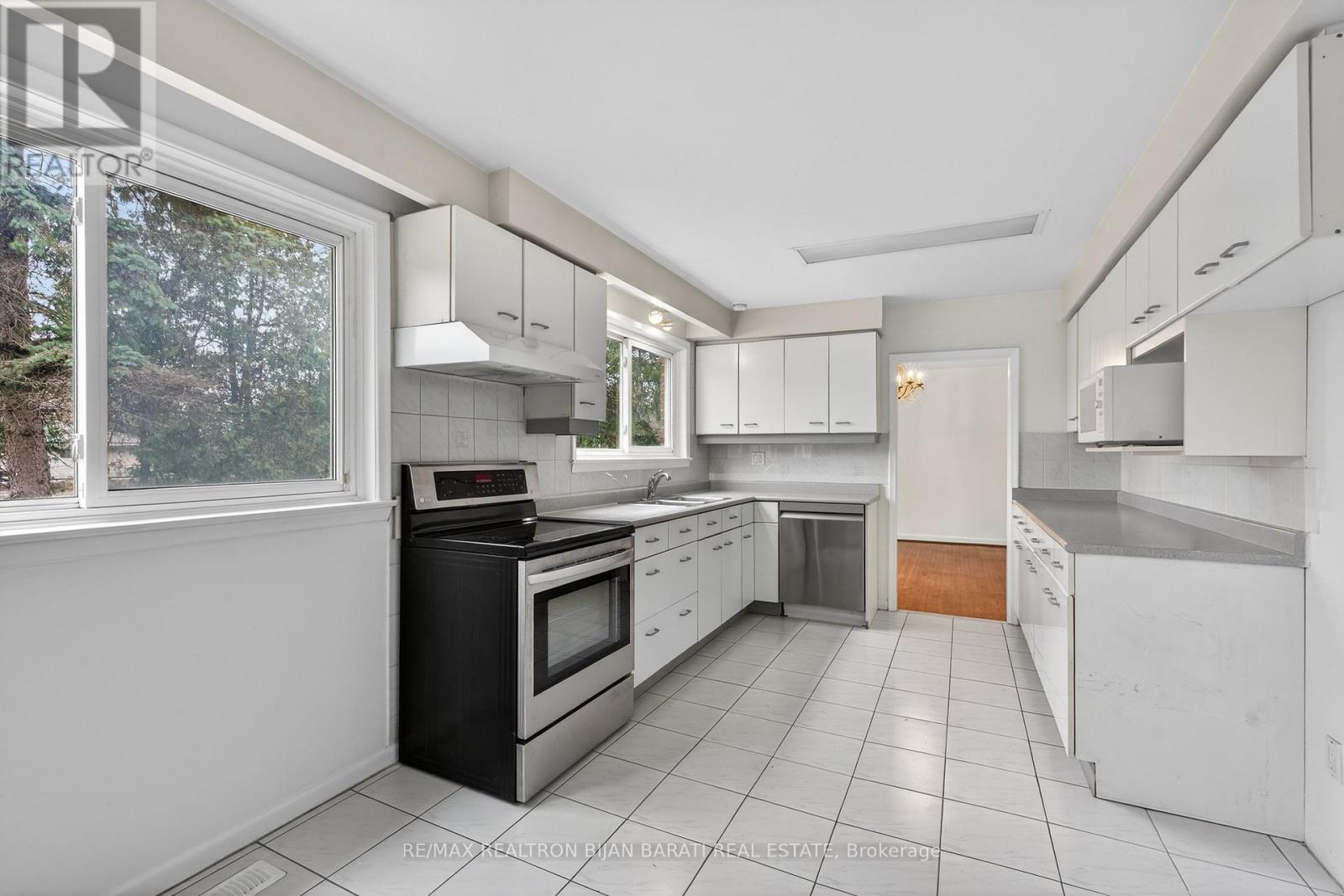 298 Newton Drive, Toronto, Ontario  M2M 2P8 - Photo 9 - C12953238