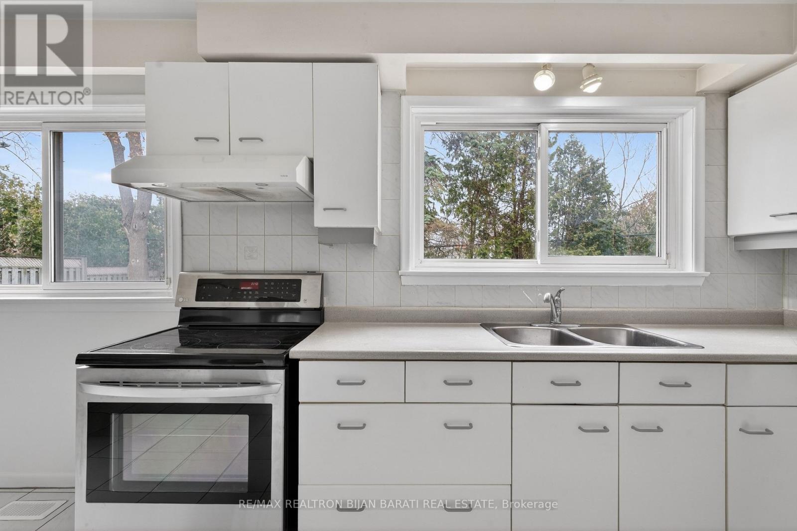 298 Newton Drive, Toronto, Ontario  M2M 2P8 - Photo 19 - C12953274